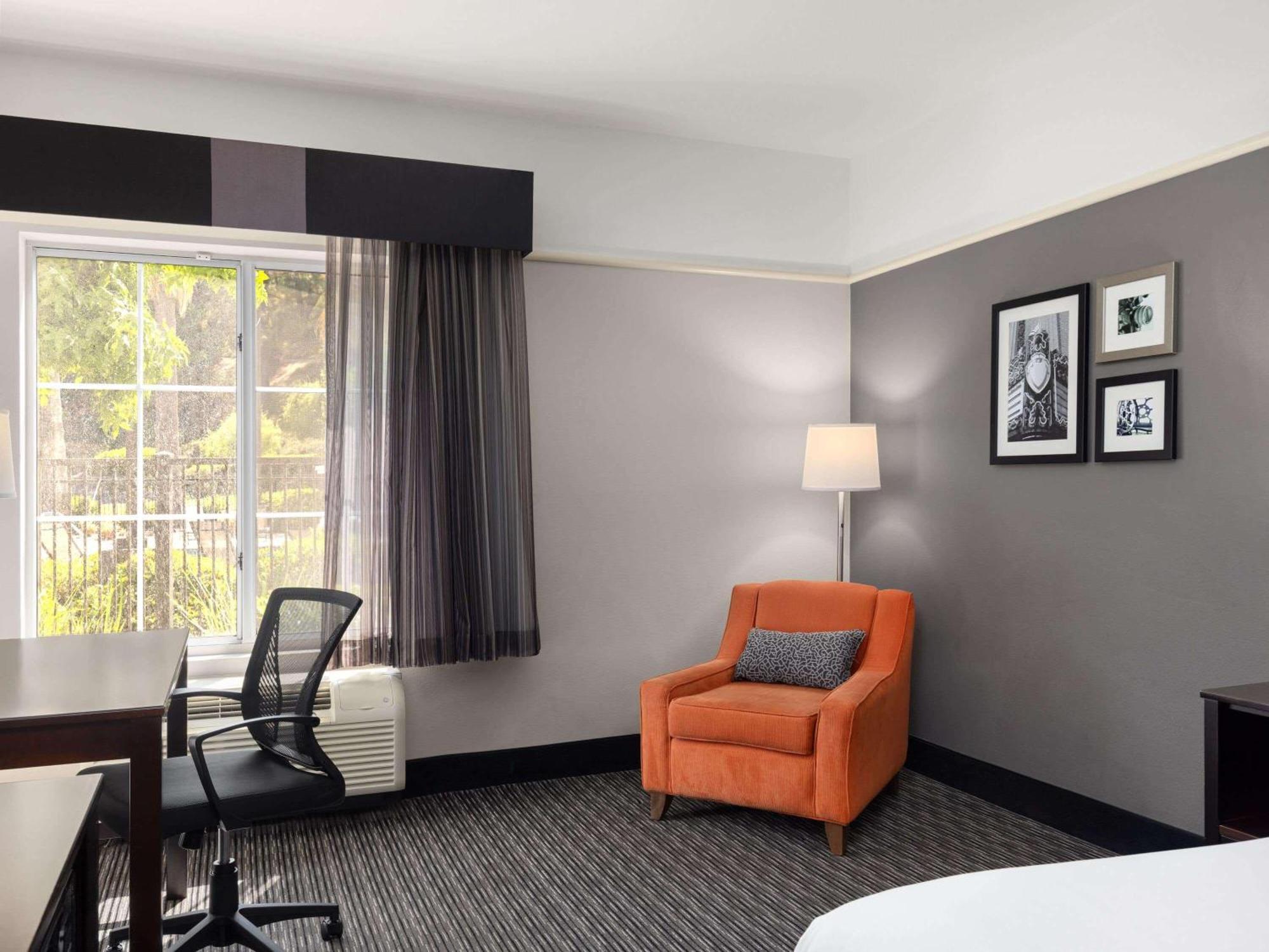 La Quinta By Wyndham Santa Clarita - Valencia