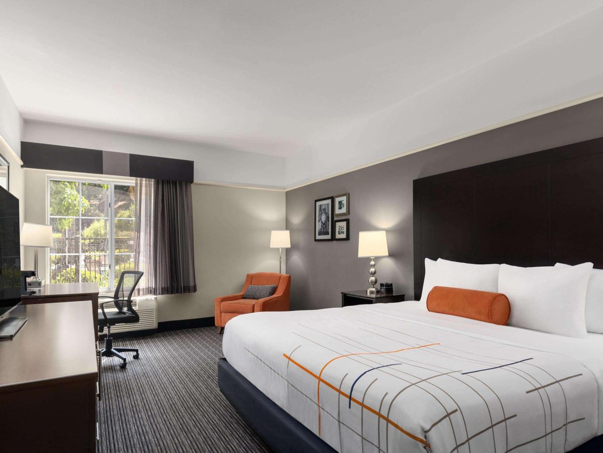 La Quinta By Wyndham Santa Clarita - Valencia Hotel