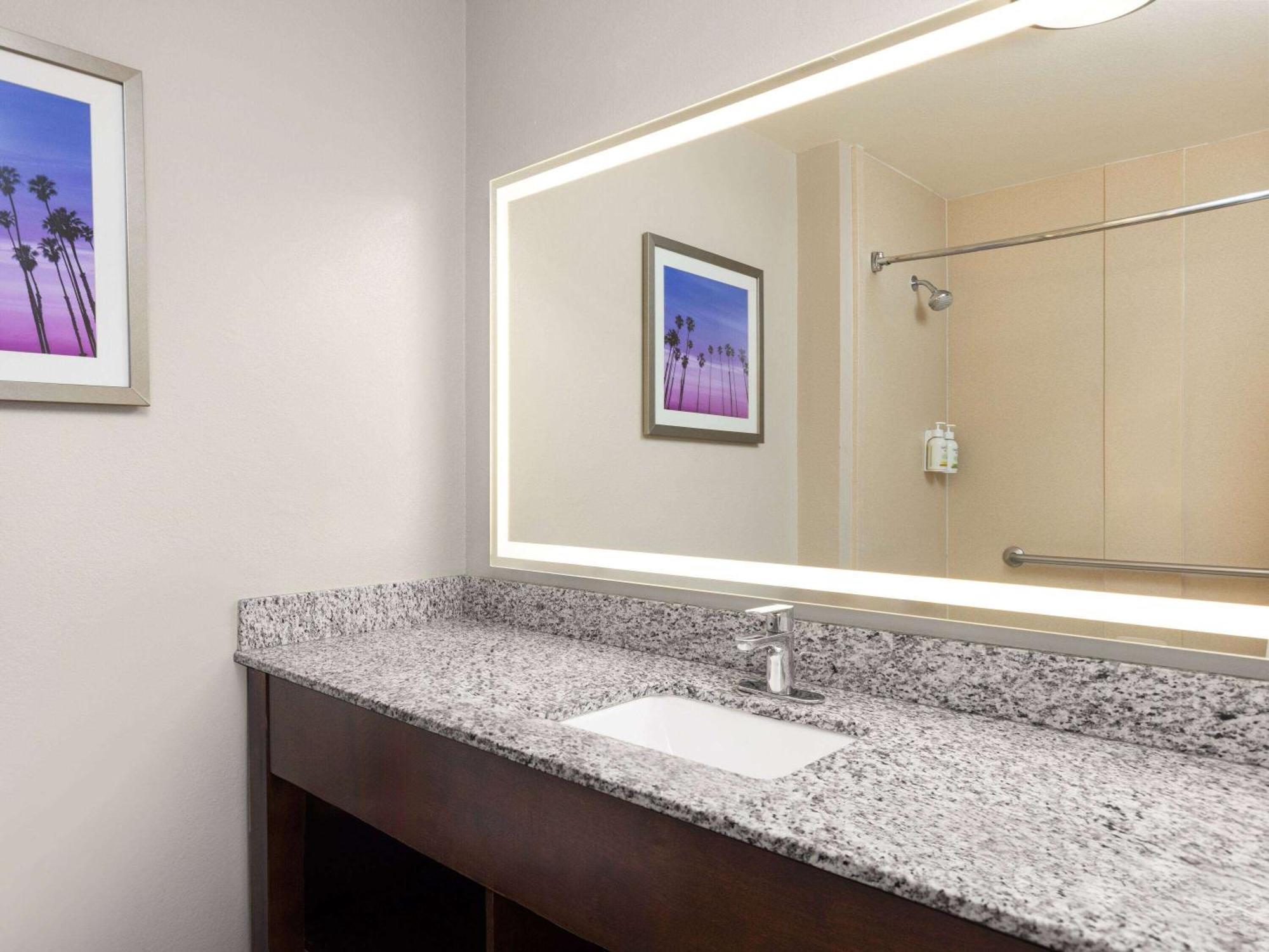 Hotel La Quinta By Wyndham Santa Clarita - Valencia
